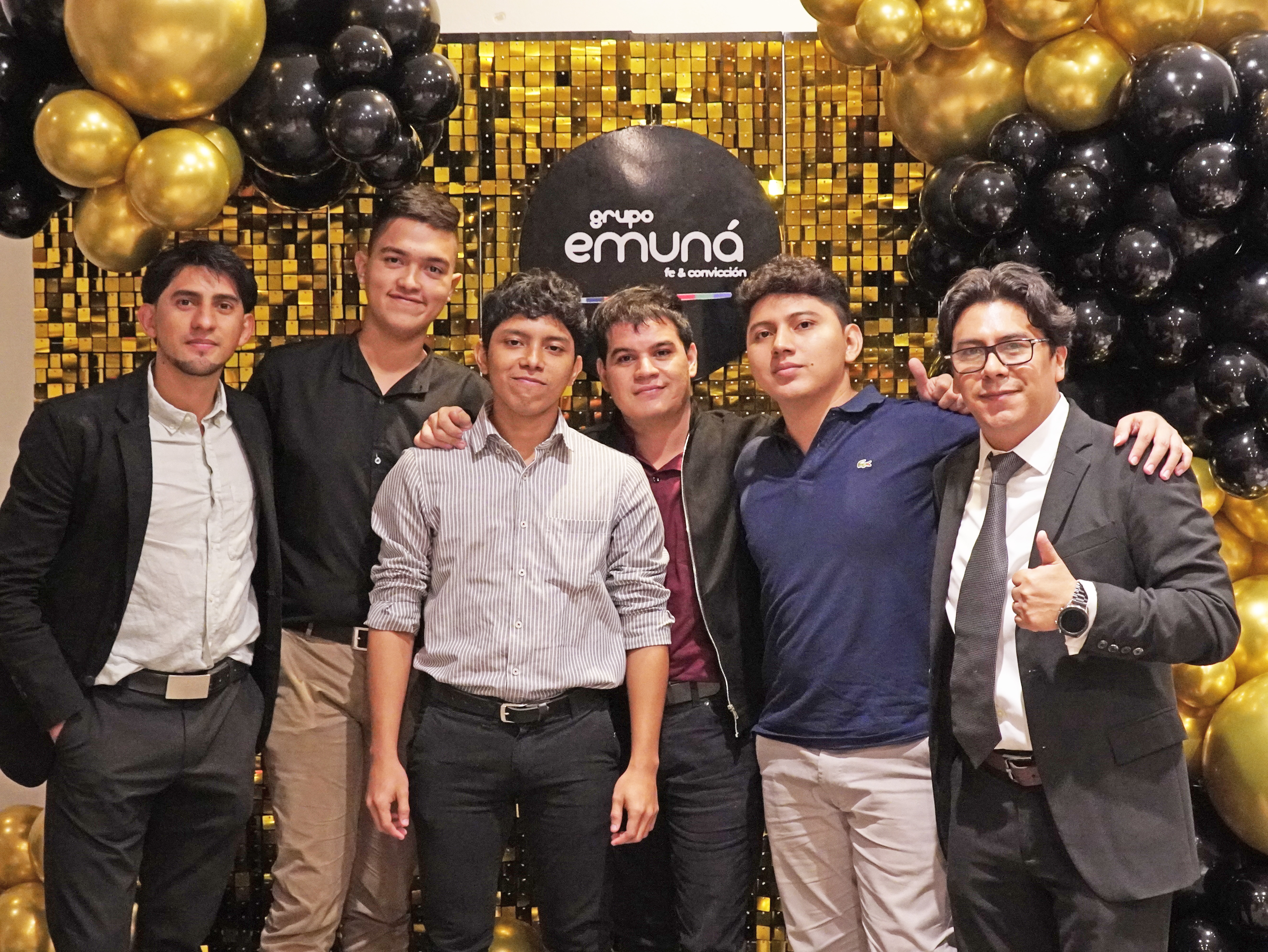 equipo de ioon en celebracion de fin de año